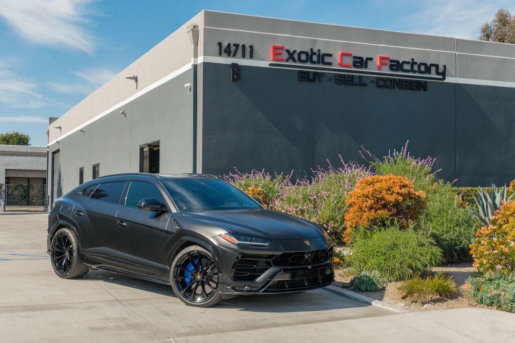 2021 LAMBORGHINI URUS