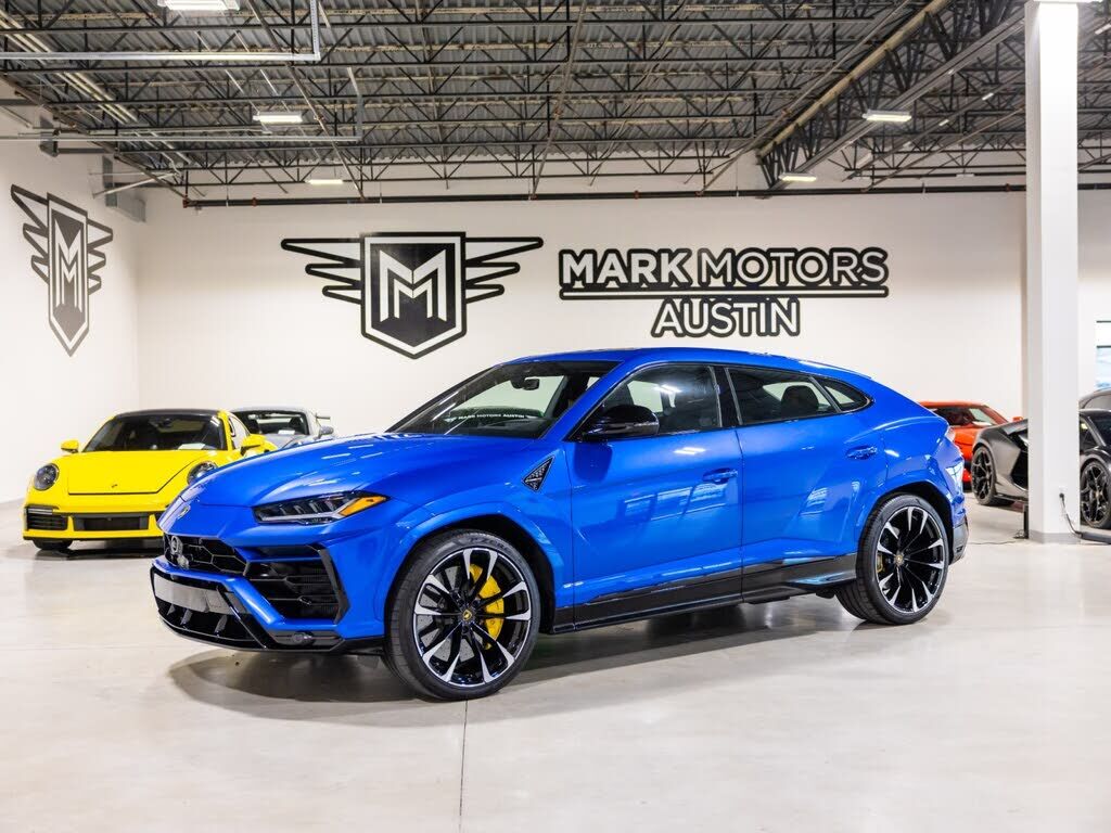 2022 LAMBORGHINI URUS