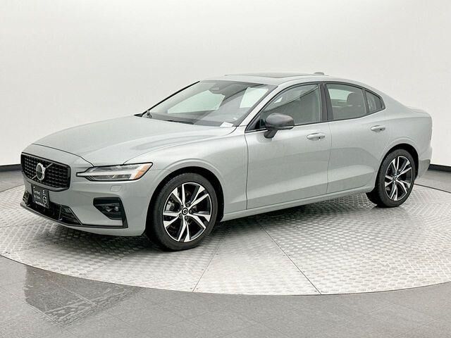 2025 VOLVO S60