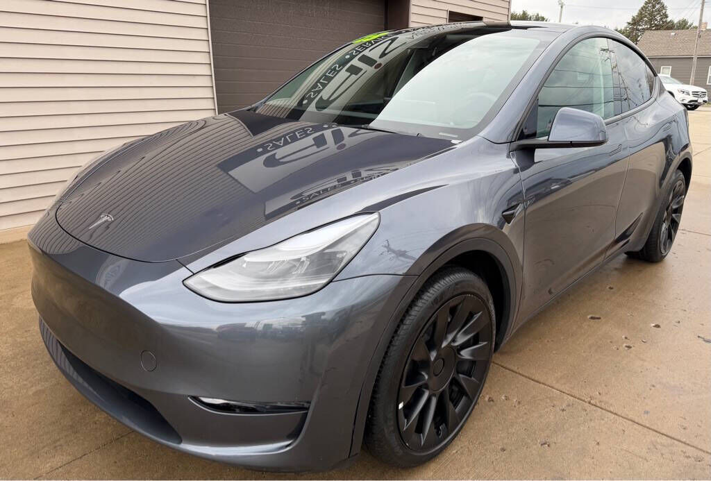 2023 TESLA Model Y