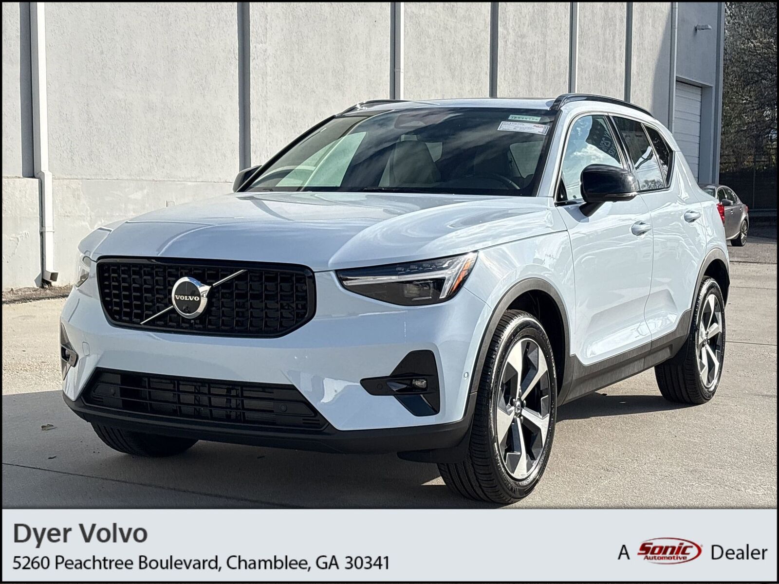 2026 VOLVO XC40