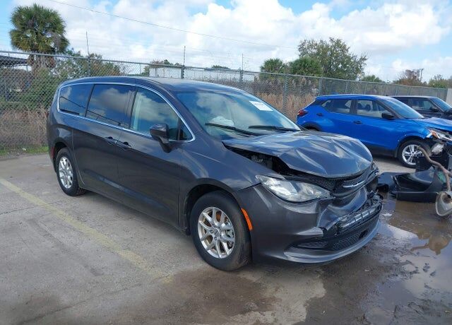 2022 CHRYSLER Voyager