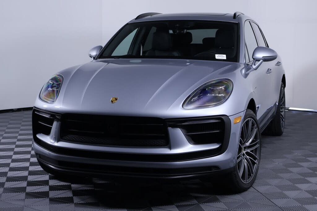 2025 PORSCHE Macan