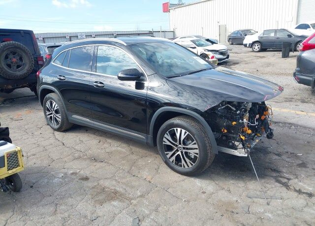 2025 MERCEDES-BENZ GLA-Class