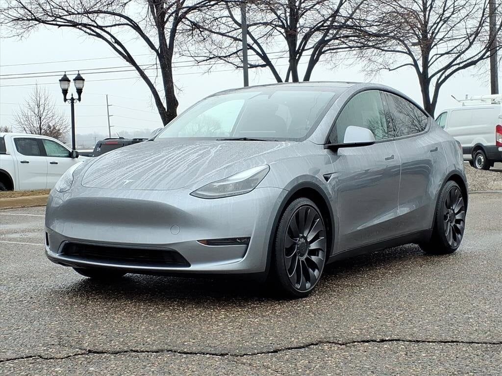 2024 TESLA Model Y