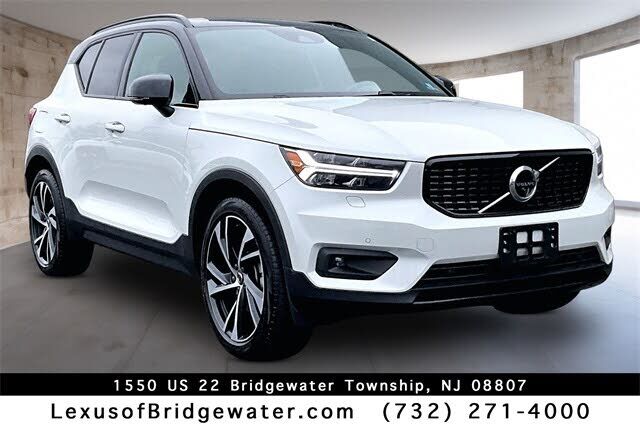 2020 VOLVO XC40