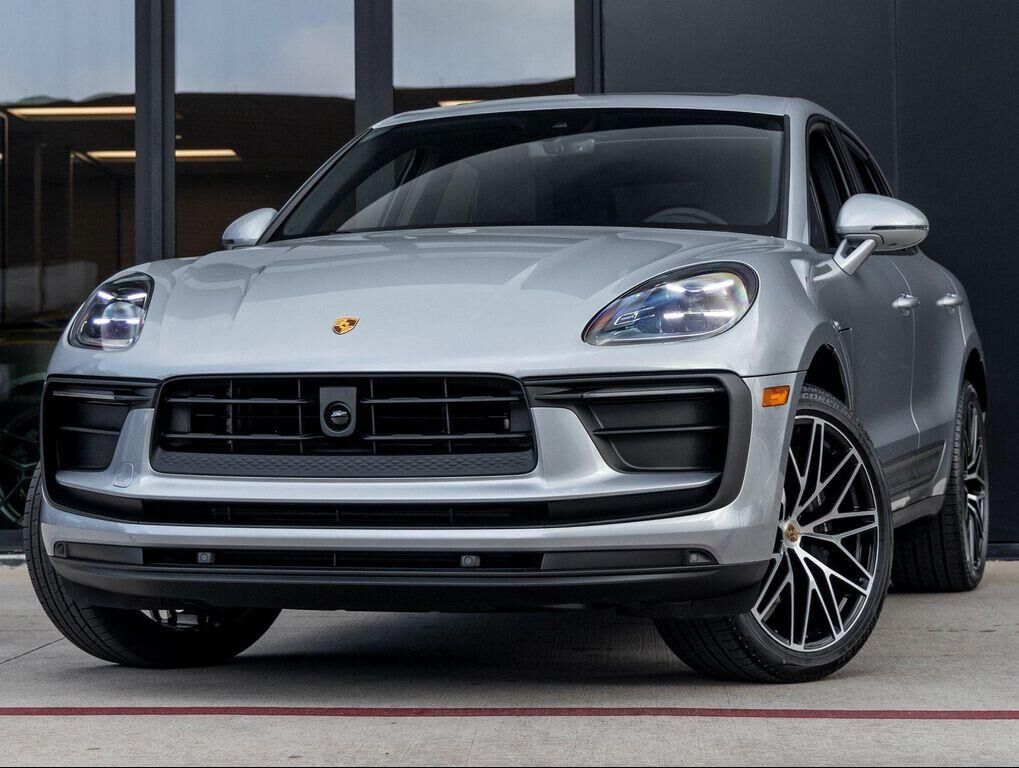 2026 PORSCHE Macan