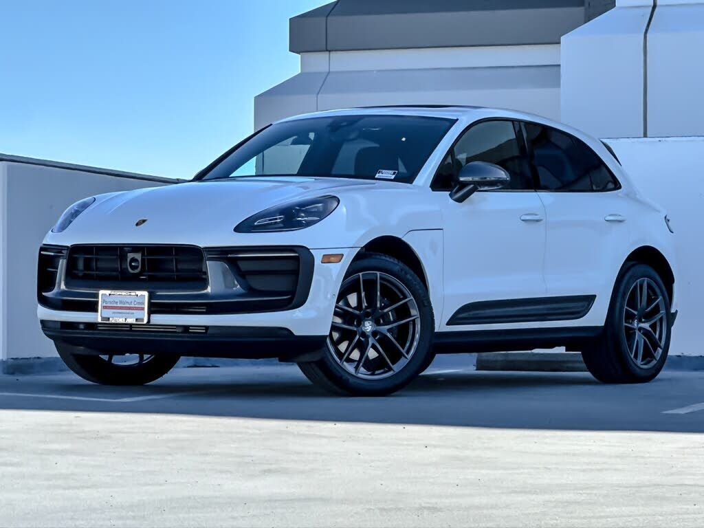 2025 PORSCHE Macan