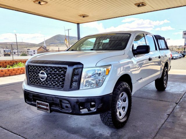 2017 NISSAN Titan