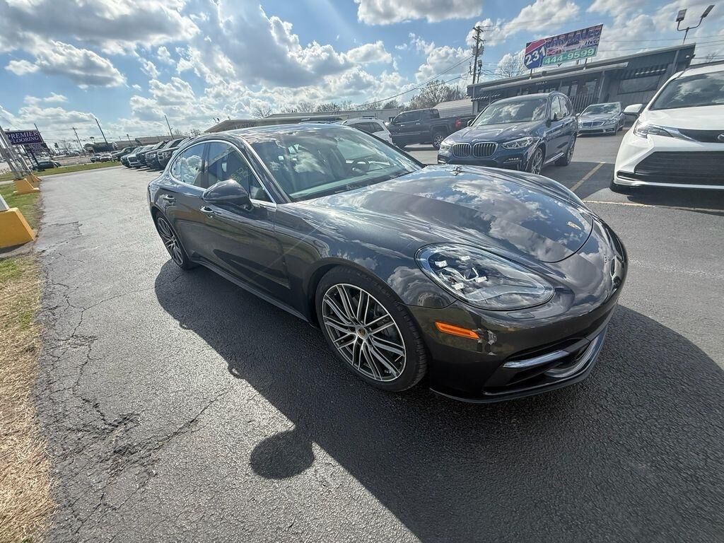 2018 PORSCHE Panamera