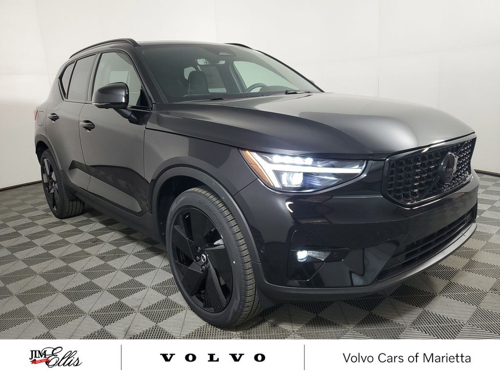 2026 VOLVO XC40