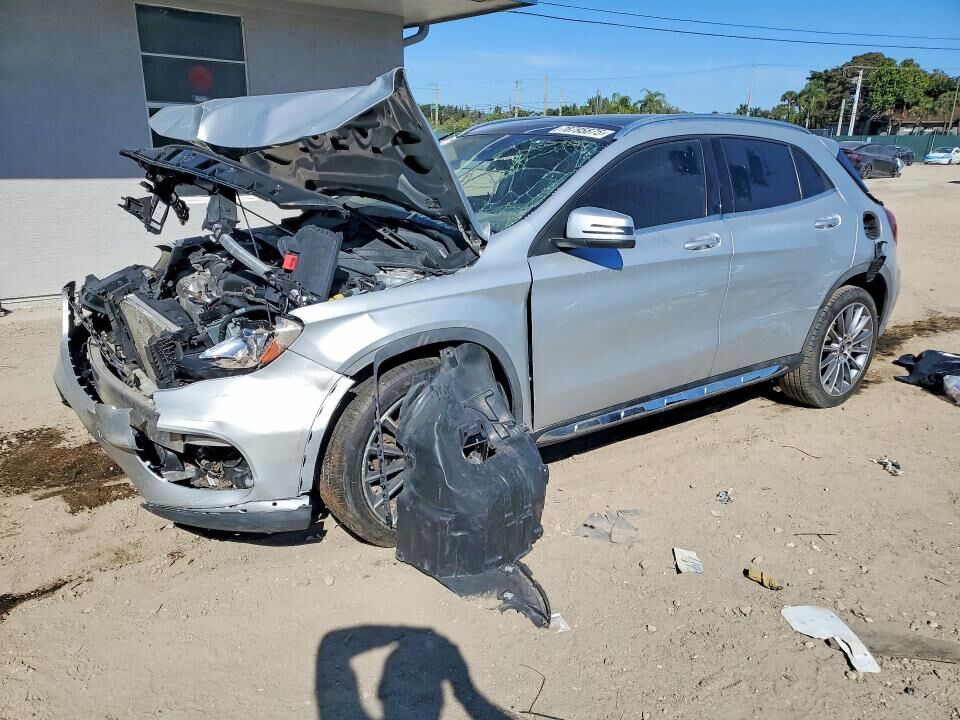 2020 MERCEDES-BENZ GLA-Class