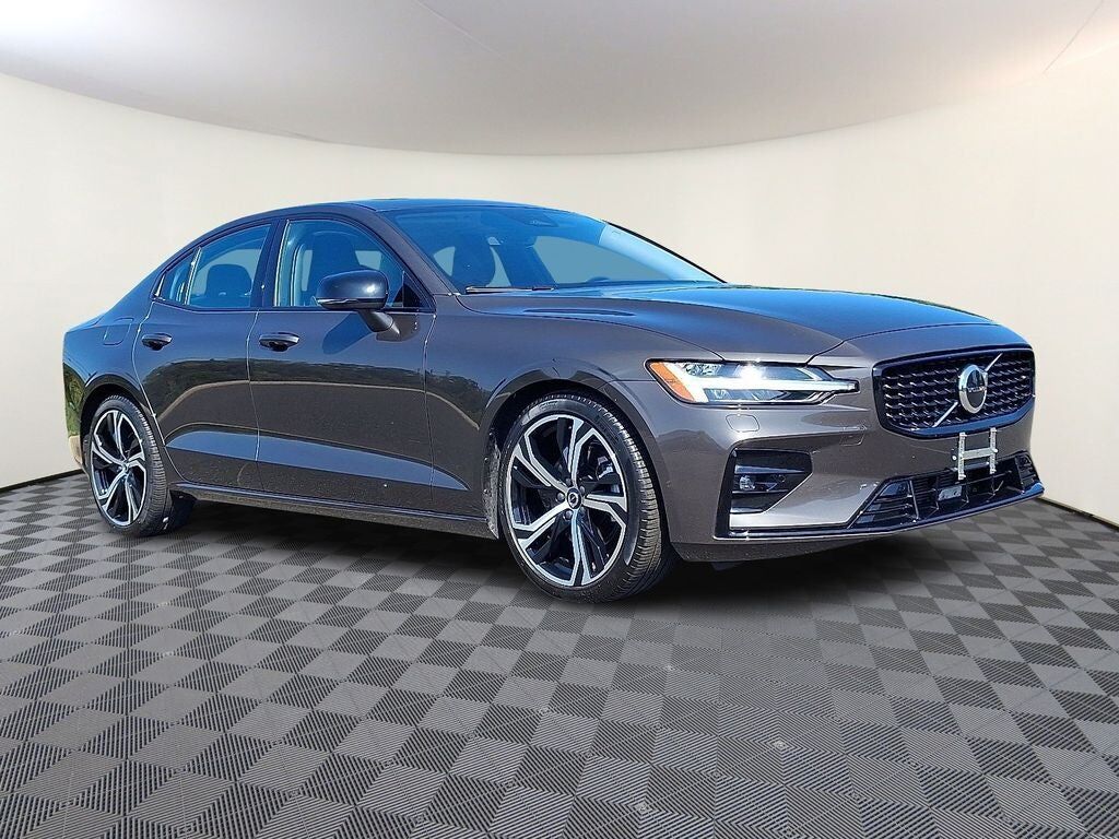 2025 VOLVO S60