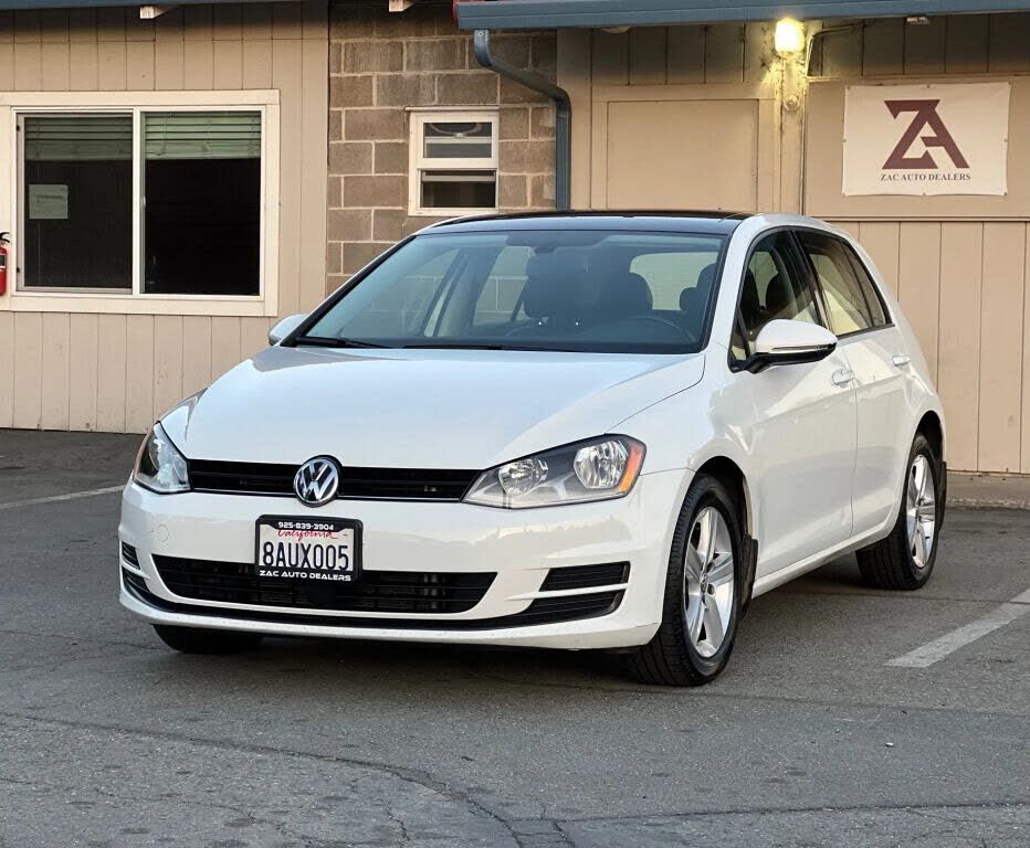 2017 VOLKSWAGEN Golf