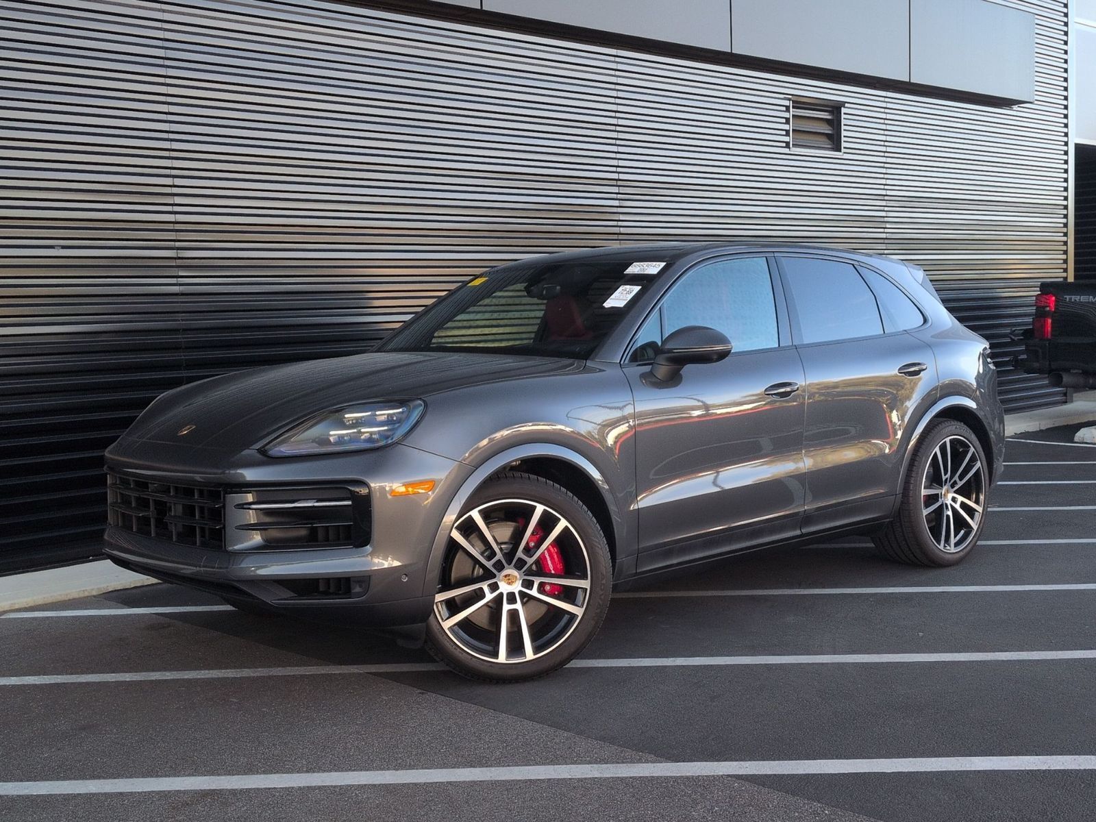 2025 PORSCHE Cayenne