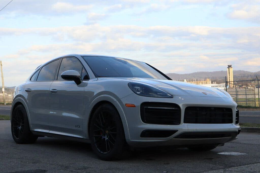 2022 PORSCHE Cayenne
