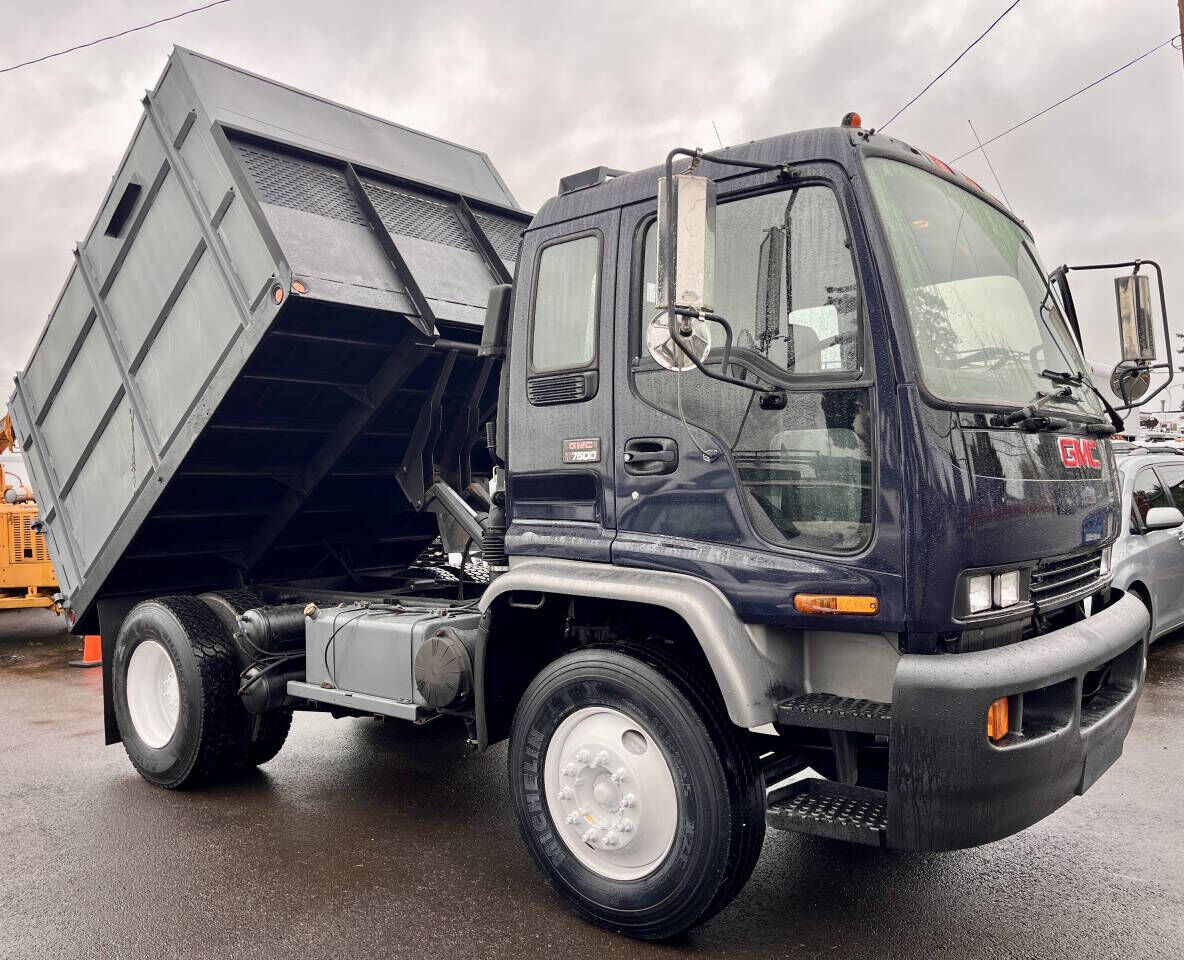 2002 GMC T-Series
