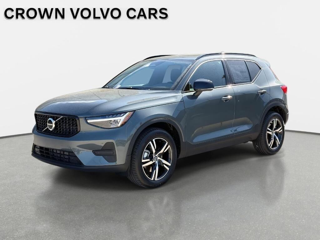 2026 VOLVO XC40