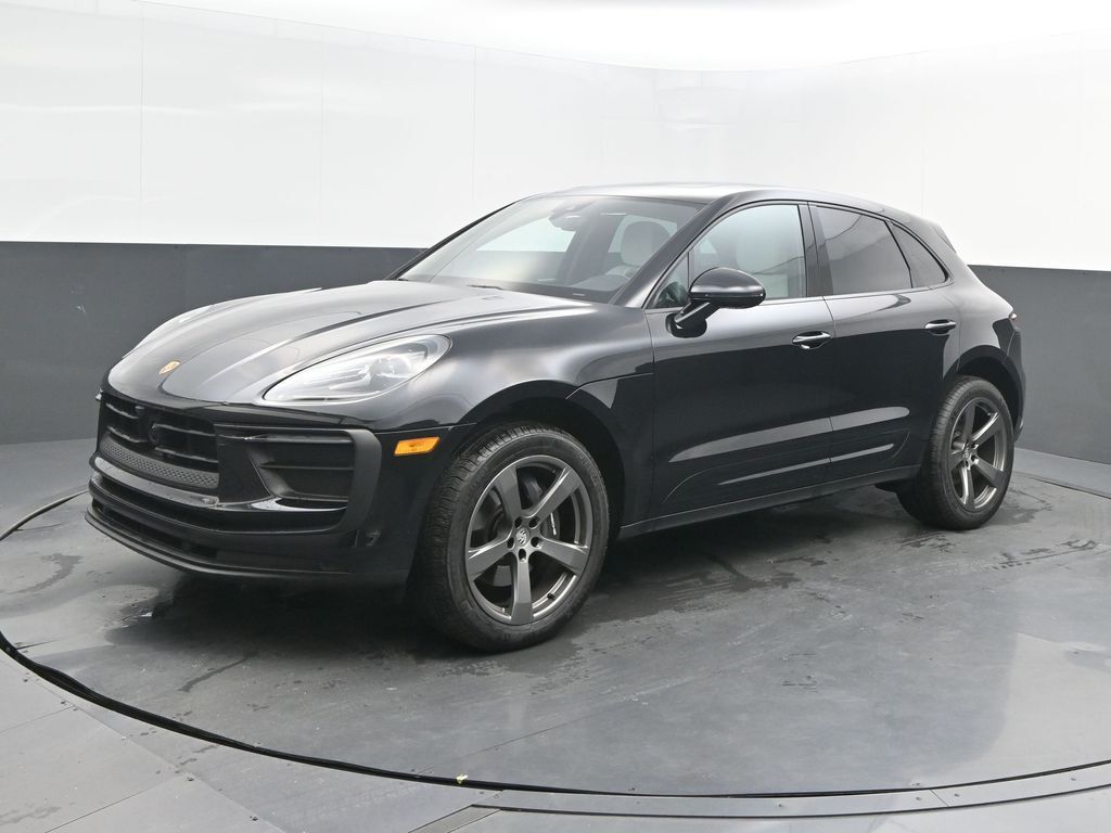 2026 PORSCHE Macan