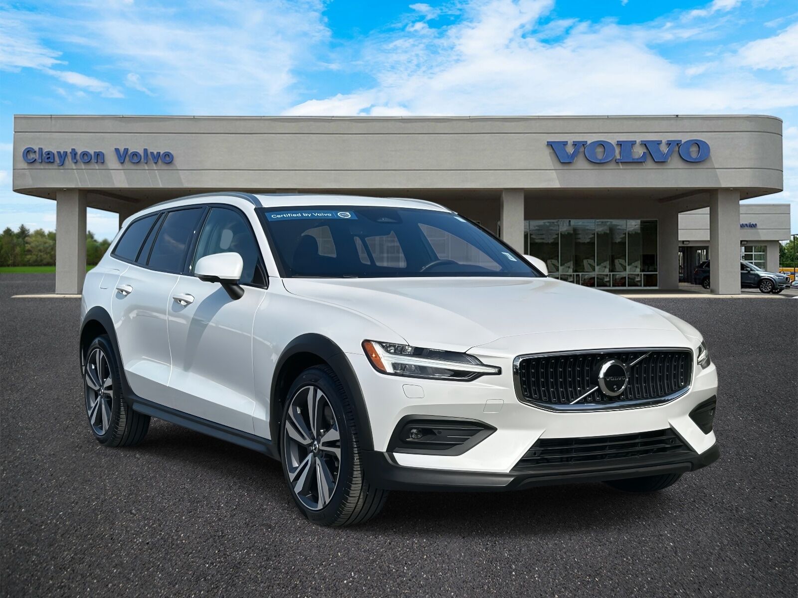 2025 VOLVO V60CC