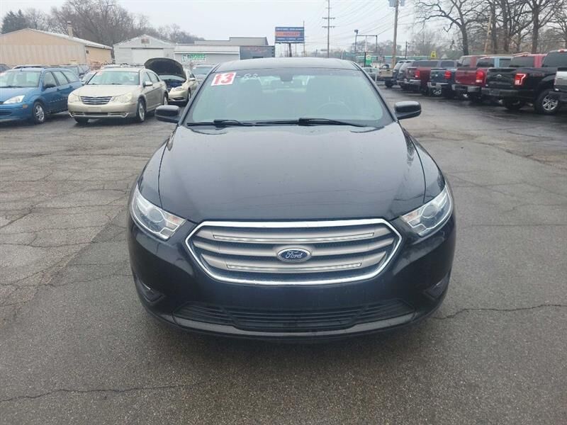 2013 FORD Taurus