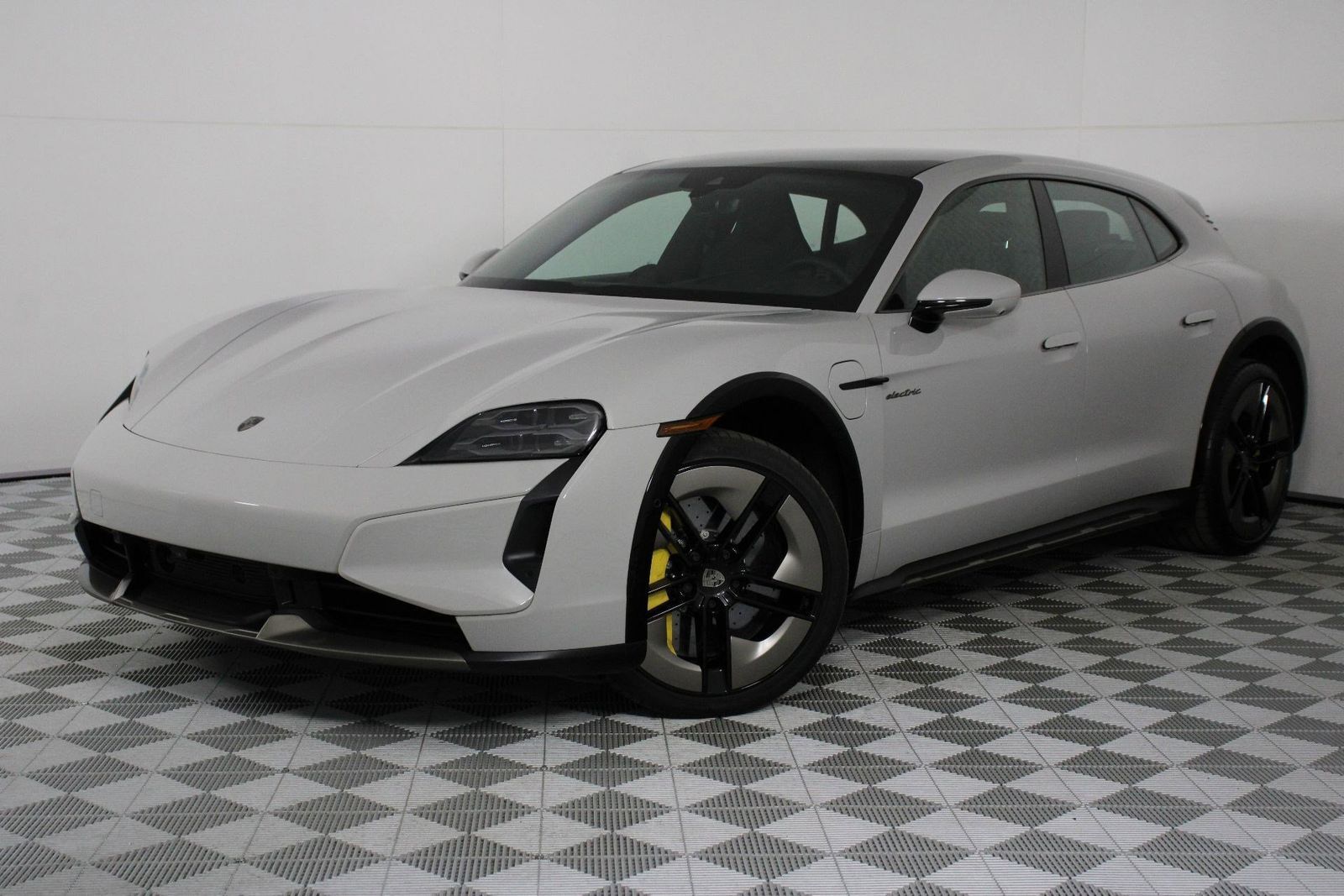 2025 PORSCHE Taycan