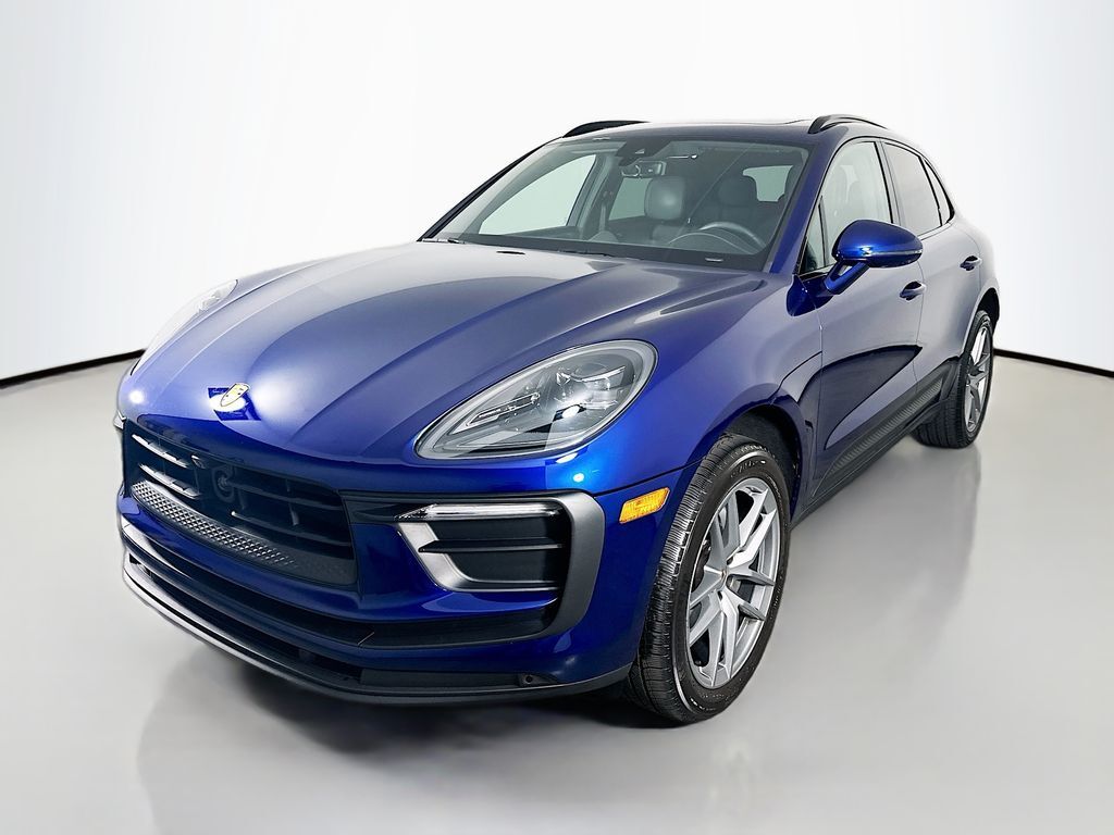 2025 PORSCHE Macan