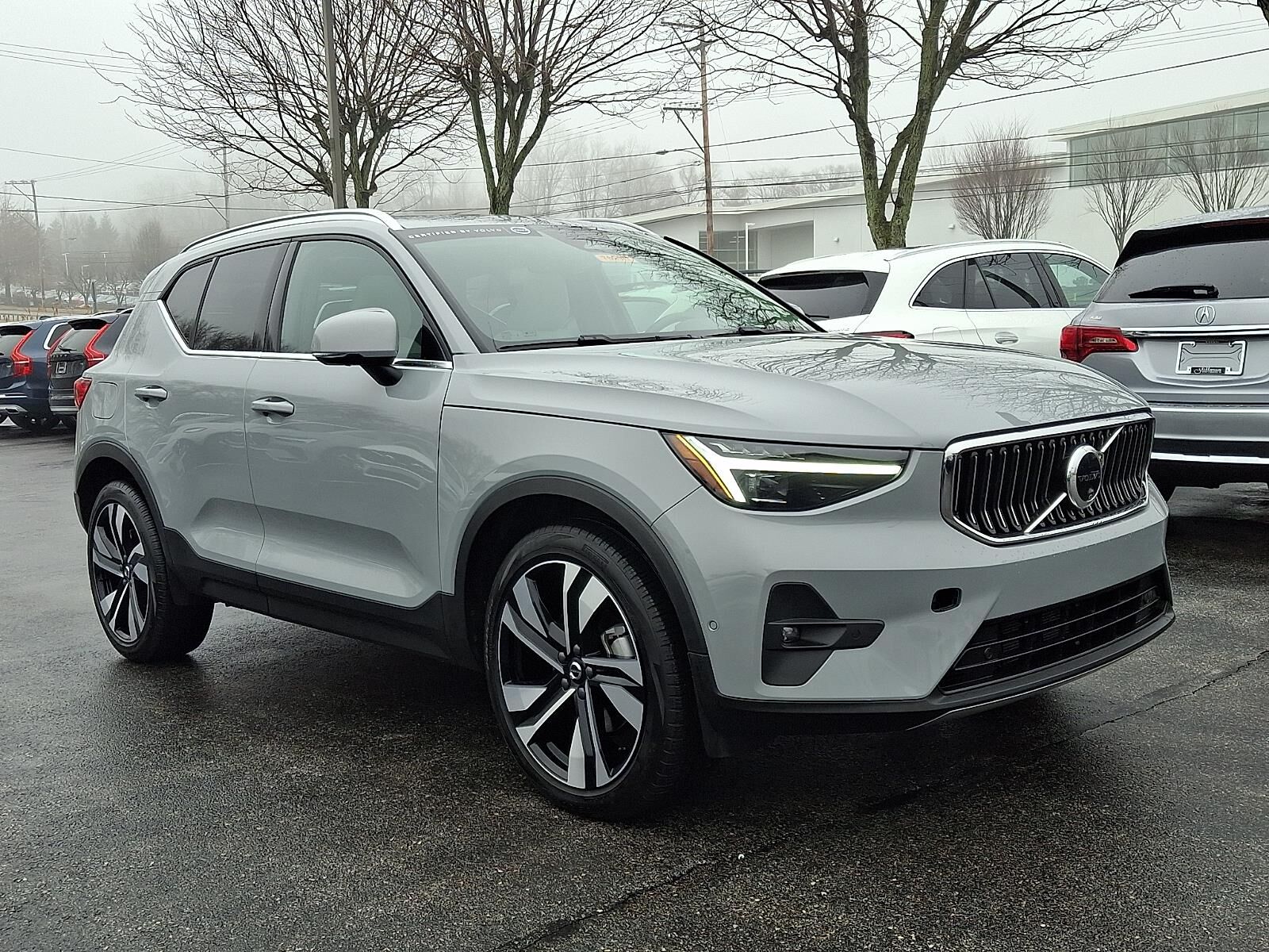 2025 VOLVO XC40