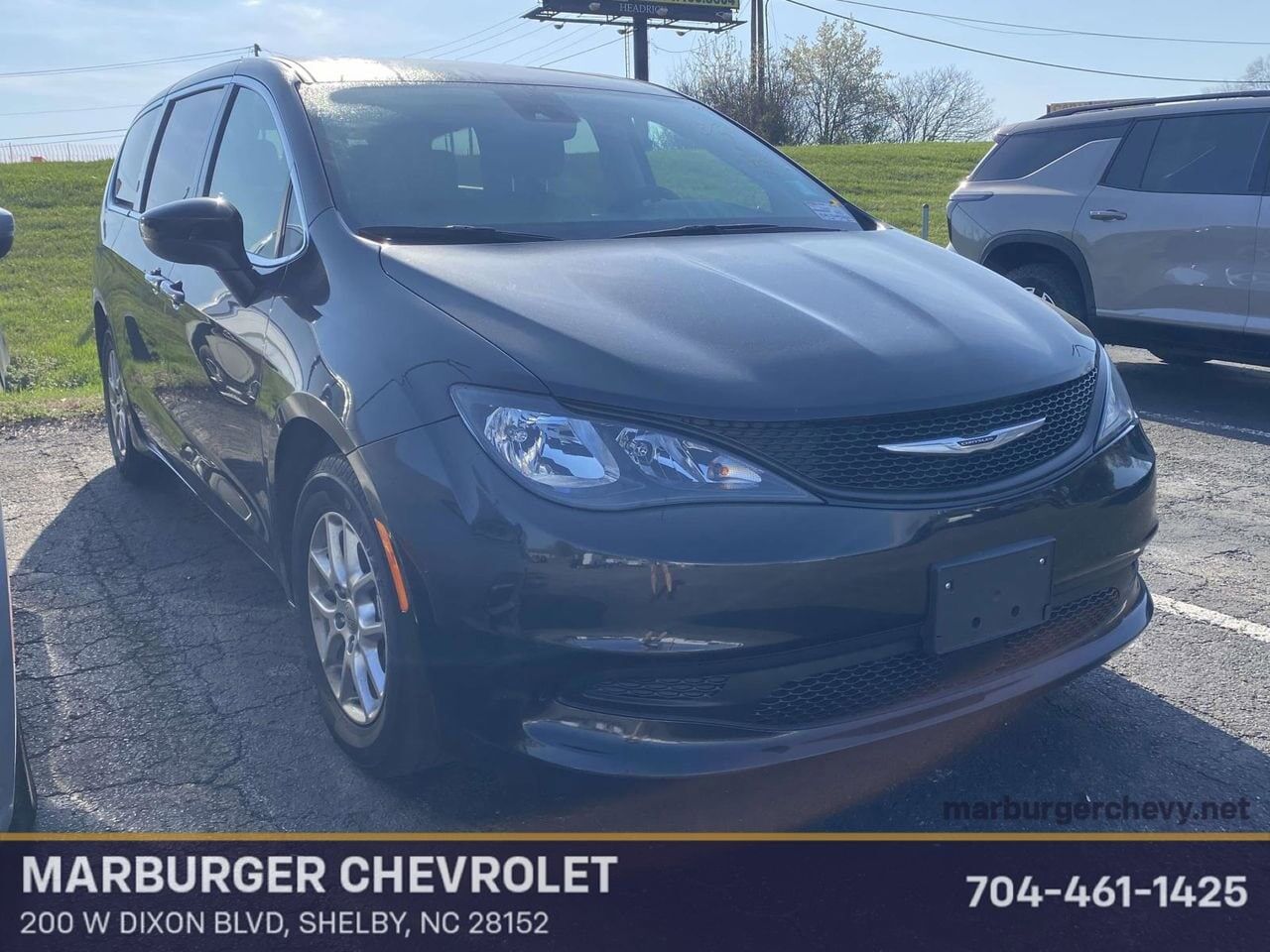 2023 CHRYSLER Voyager