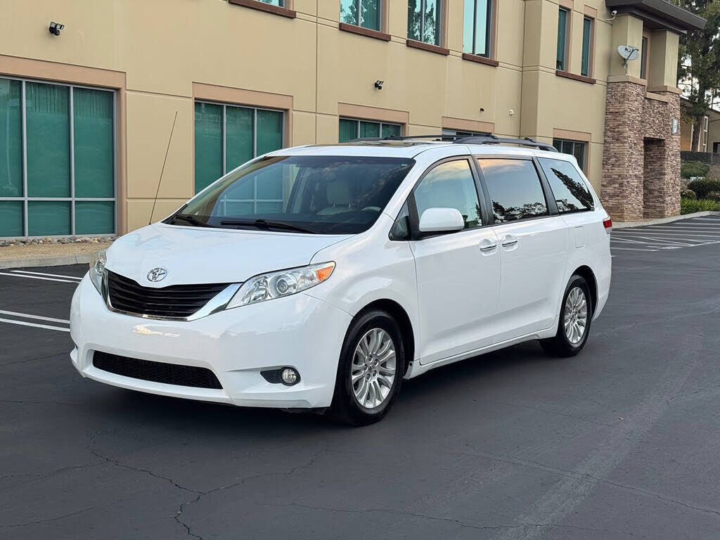 2013 TOYOTA Sienna