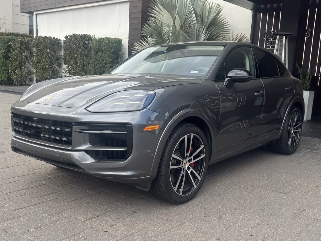 2025 PORSCHE Cayenne