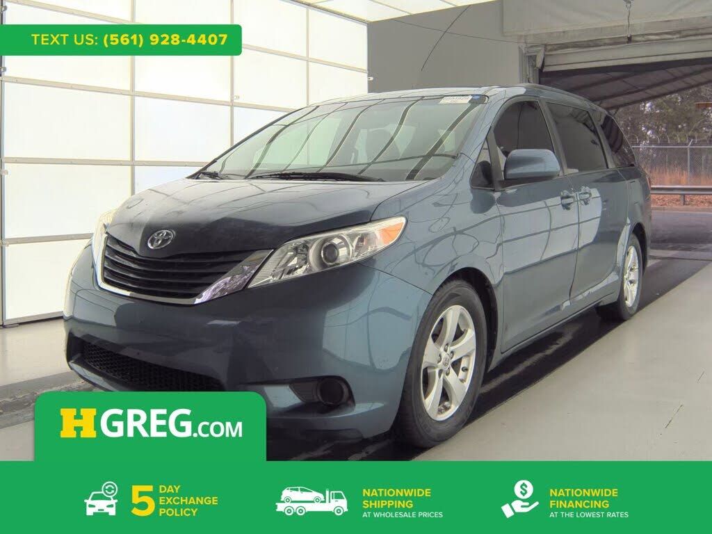 2017 TOYOTA Sienna