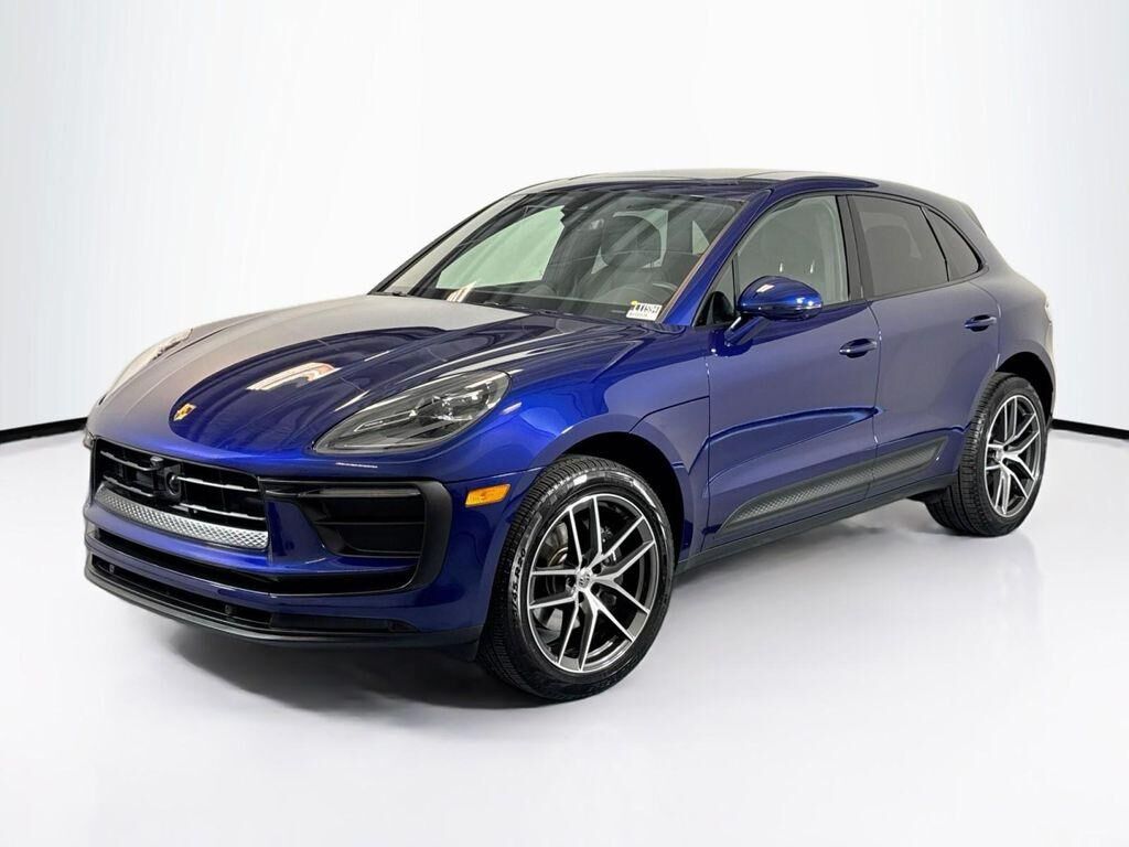 2025 PORSCHE Macan