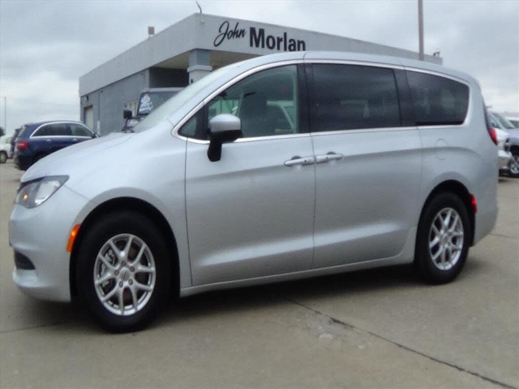 2023 CHRYSLER Voyager