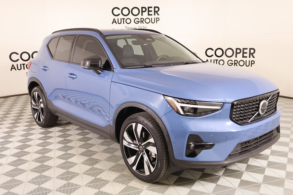2024 VOLVO XC40