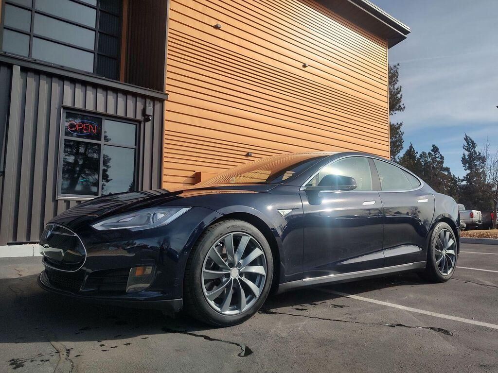 2015 TESLA Model S