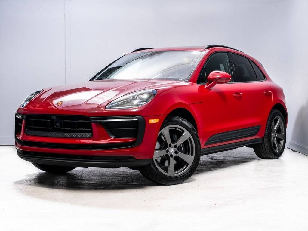 2025 PORSCHE Macan