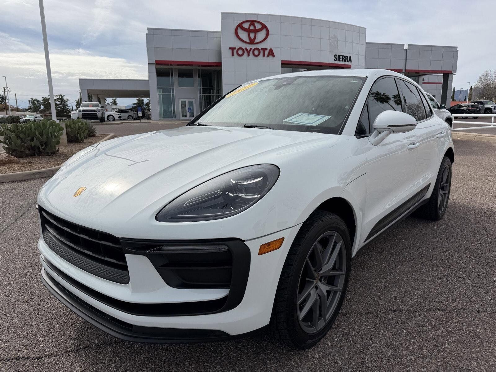 2022 PORSCHE Macan