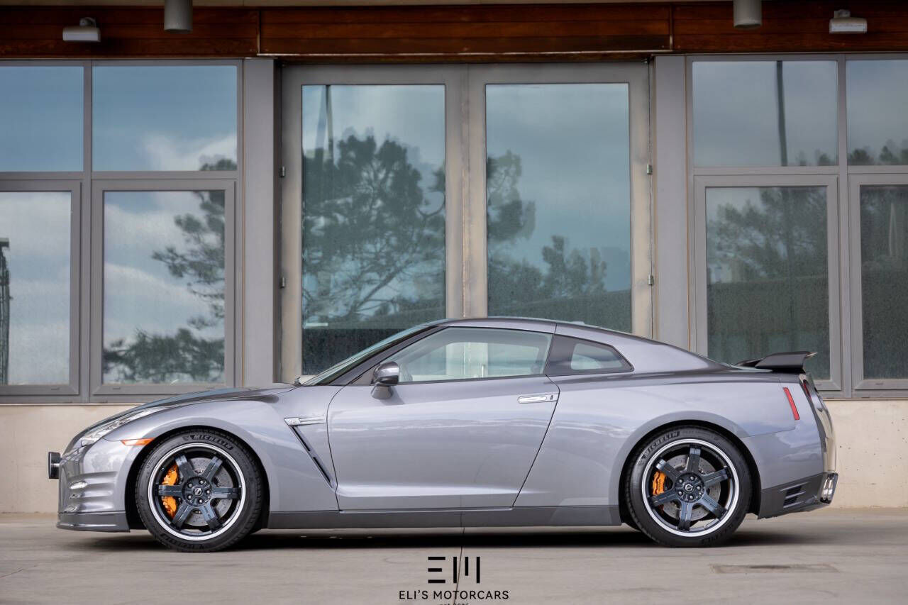 Nissan GT-R