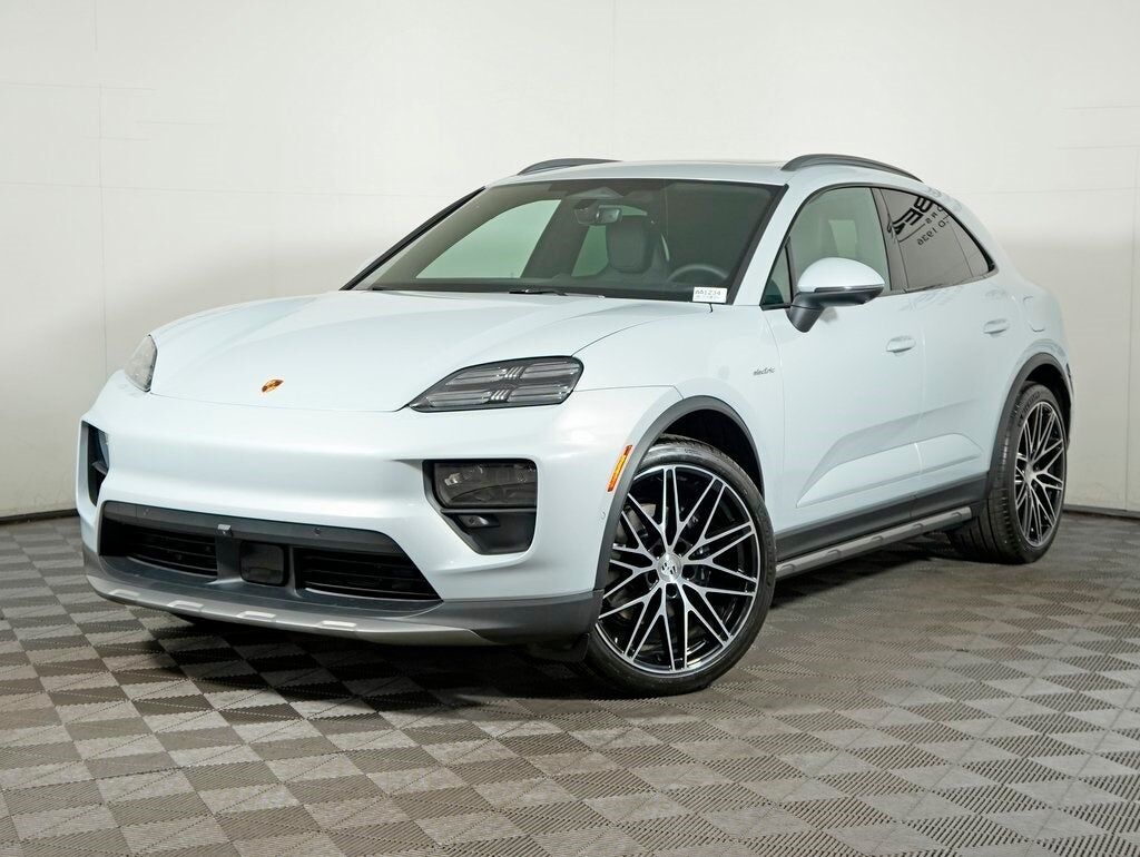 2026 PORSCHE Macan