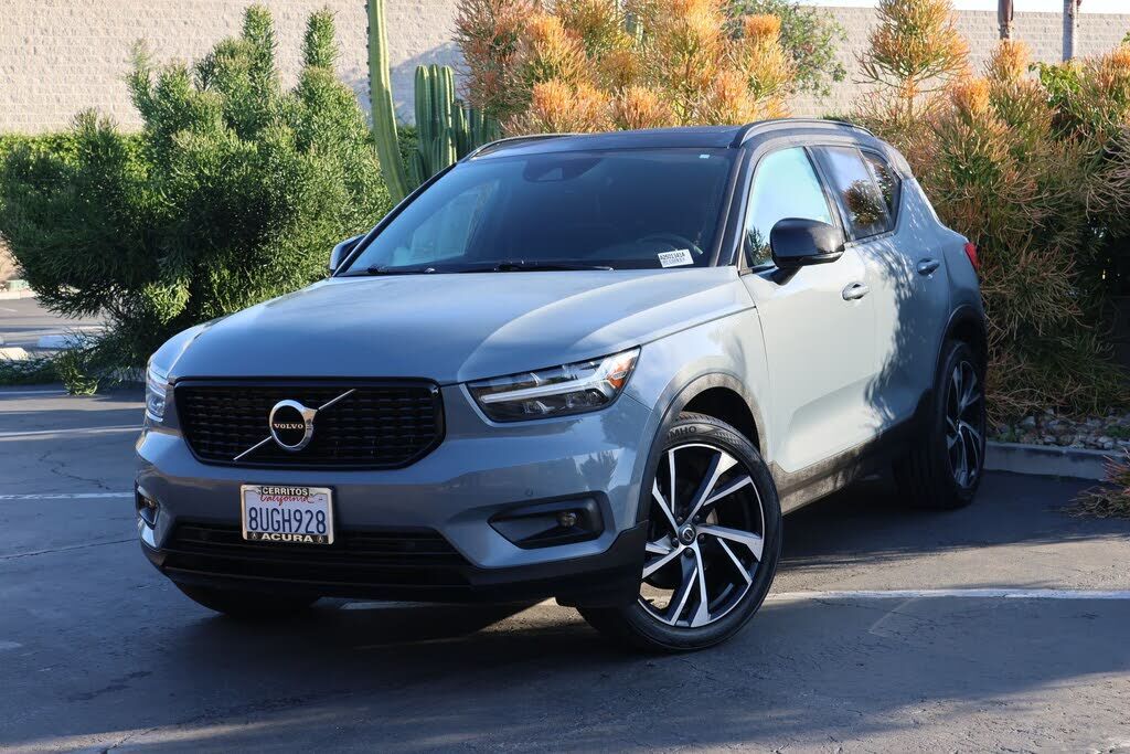 2021 VOLVO XC40