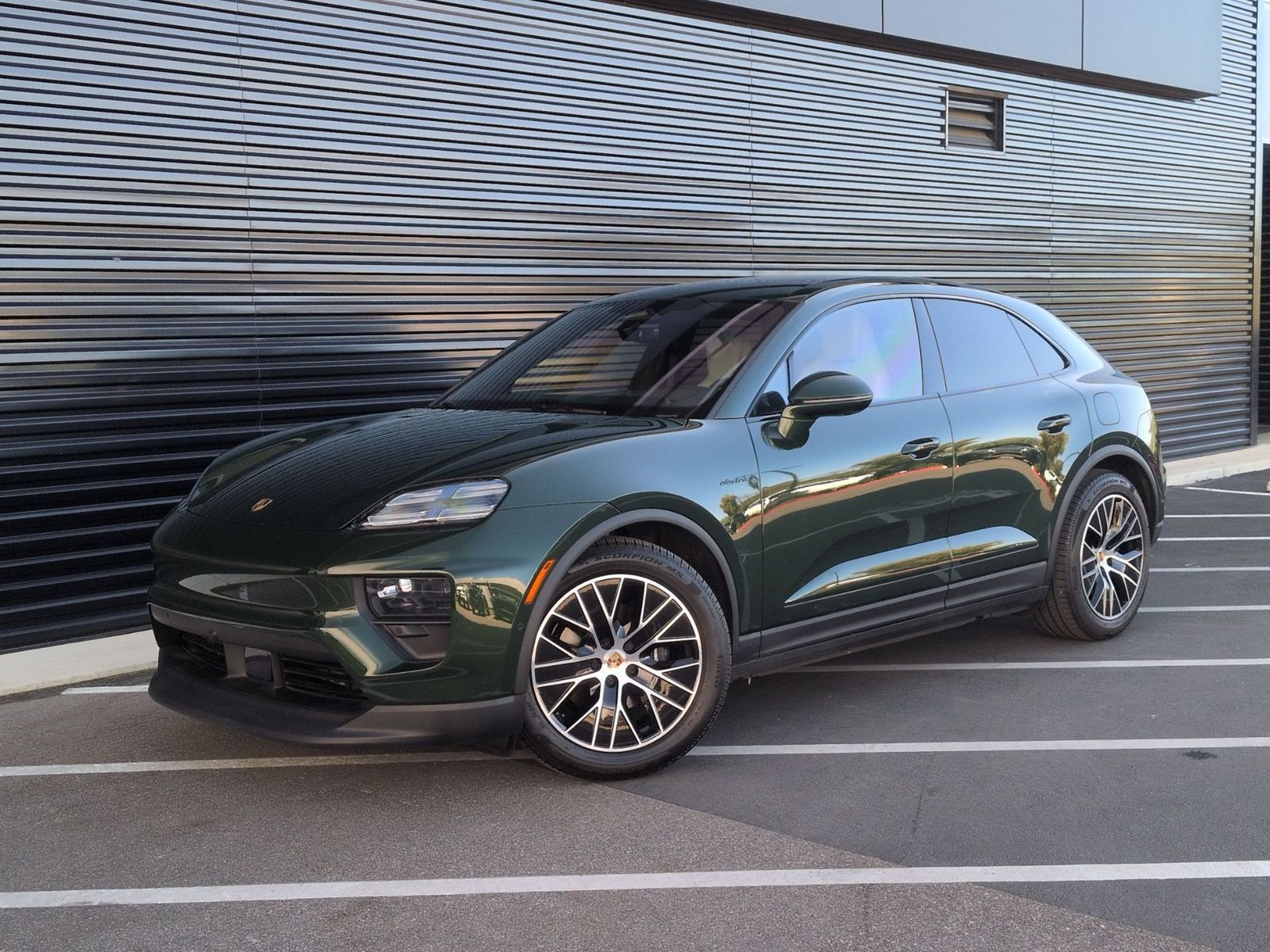2025 PORSCHE Macan