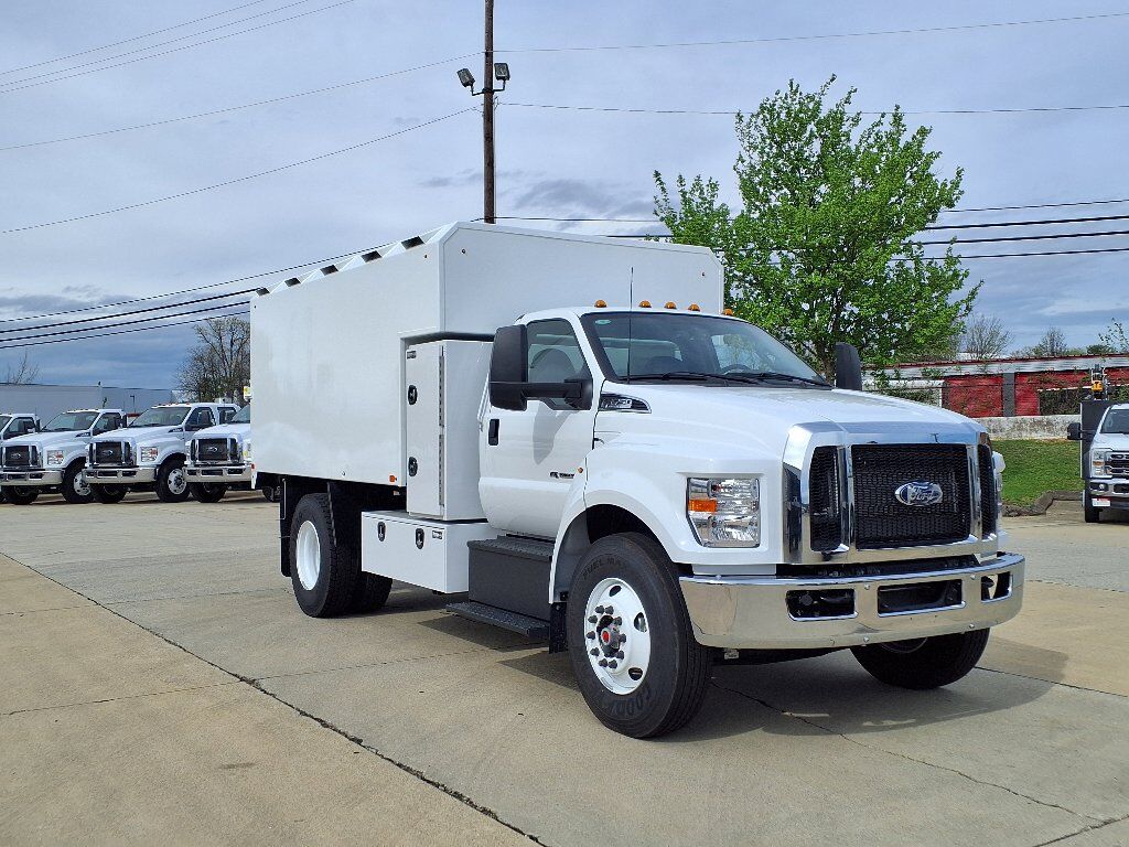 2025 FORD F-750