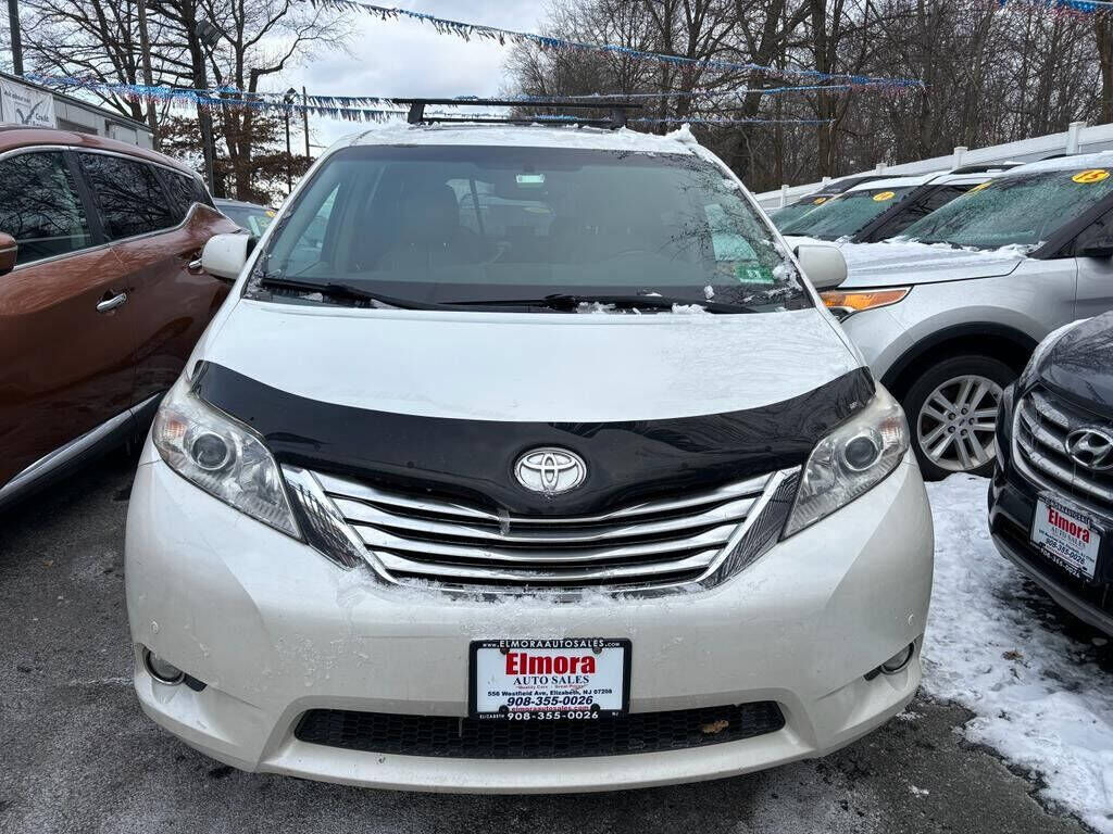 2011 TOYOTA Sienna