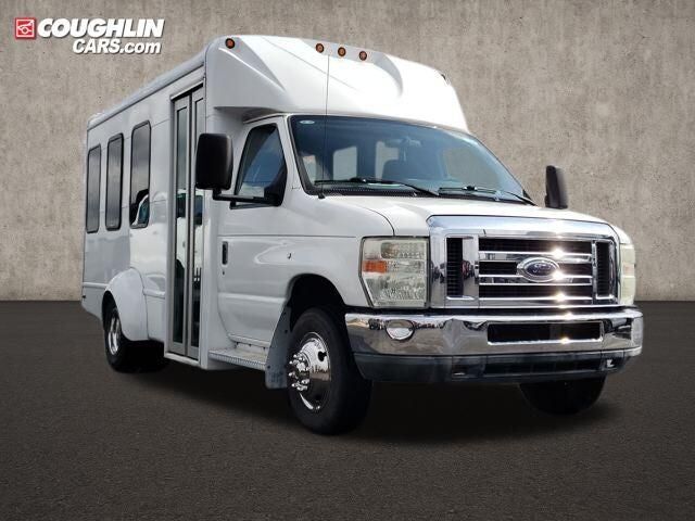 2011 FORD E-350