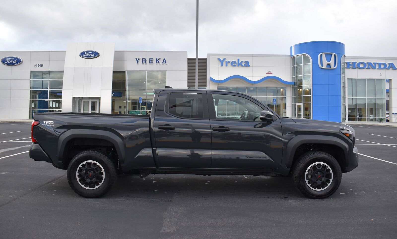 2024 TOYOTA Tacoma