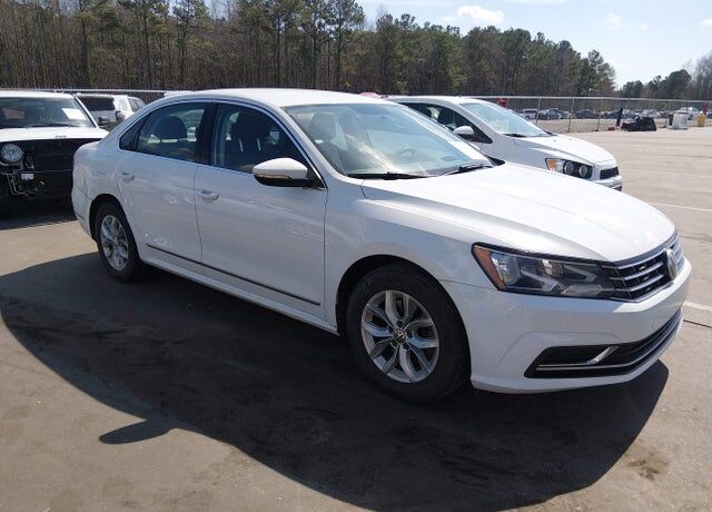 2017 VOLKSWAGEN Passat