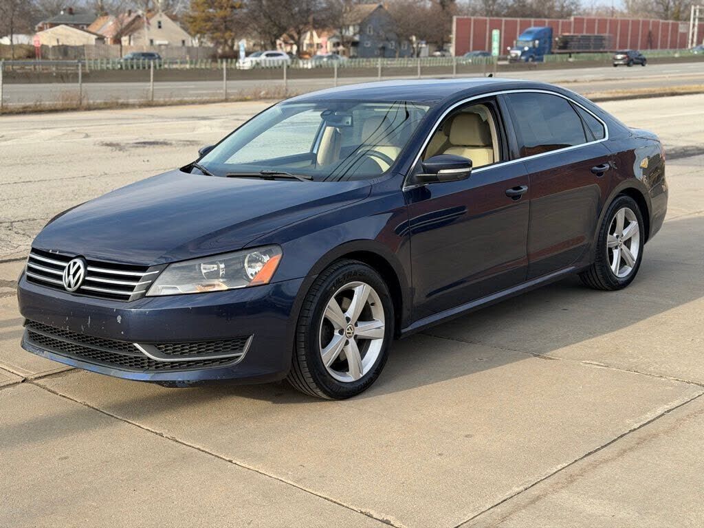 2013 VOLKSWAGEN Passat
