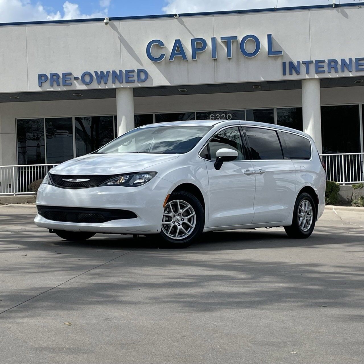 2023 CHRYSLER Voyager