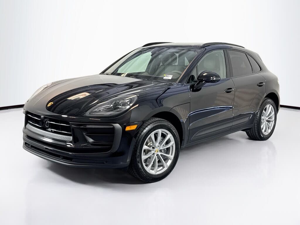 2025 PORSCHE Macan
